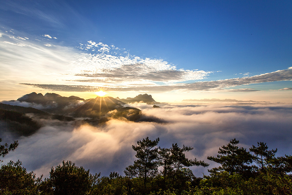 嶠山日出