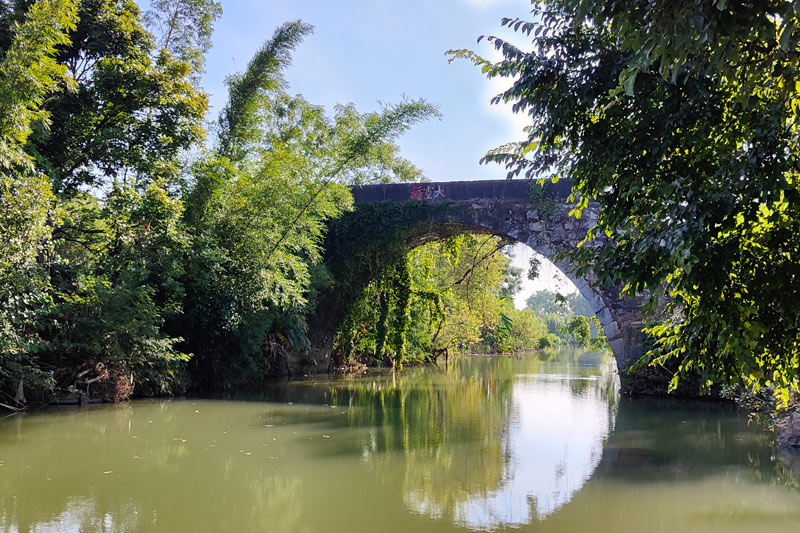 靈湖大靈橋。