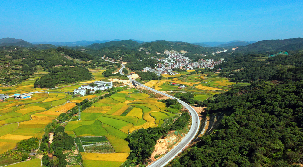 廣西北投公路集團：黨建鋪就鄉(xiāng)村振興路鄉(xiāng)村振興，交通先行。北投公路集團建設(shè)的普通國省干線公路是連接高速公路主動脈和鄉(xiāng)村公路毛細血管的重要“進出通道”，是老百姓家門口的路，是服務(wù)鄉(xiāng)村振興戰(zhàn)略的重要支撐力量。