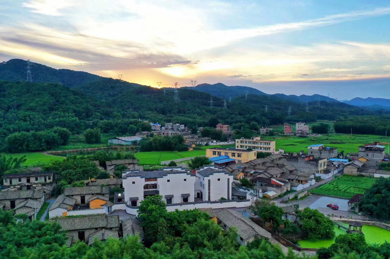 六鳳村全景。