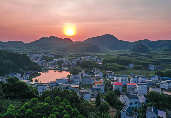 傍晚的大佃村美景。覃利認攝