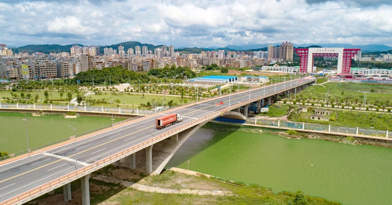 建成通車的中越北侖河二橋--陽陽 攝.jpg