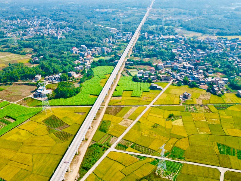 正在建設(shè)的南玉鐵路。陳果攝