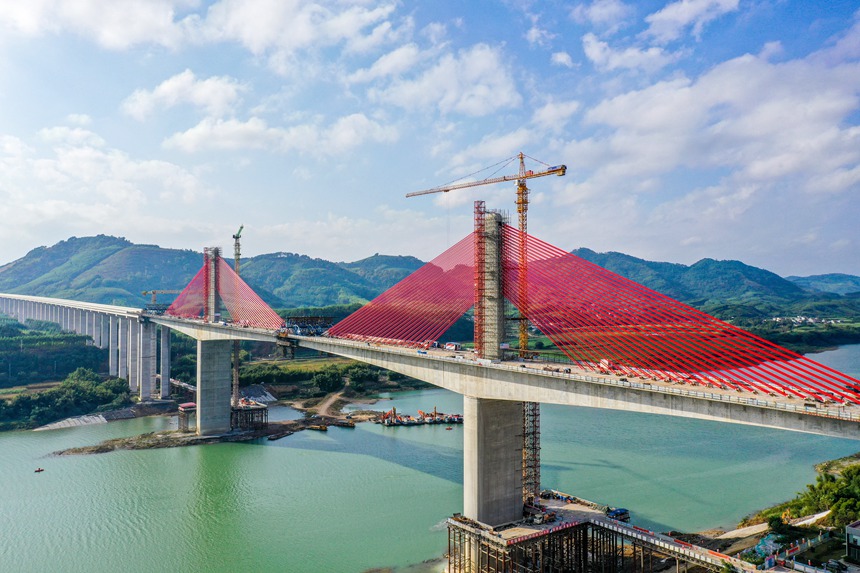 培森柳江特大橋。皮林采攝