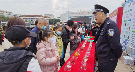 禁毒宣傳現(xiàn)場。張康順攝