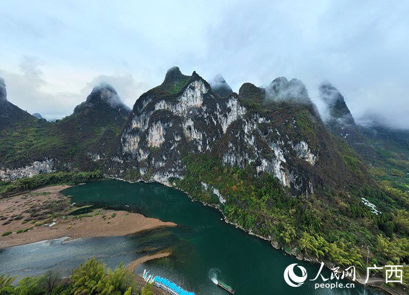 九馬畫山。人民網(wǎng) 付華周攝