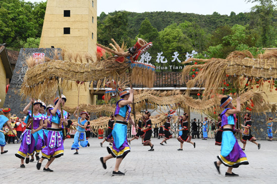 羅城棉花天坑旅游度假區(qū)。