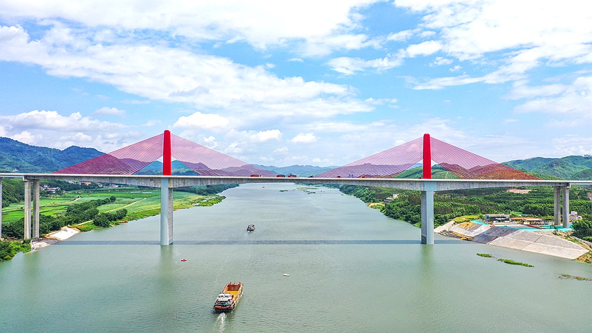 培森柳江特大橋壯觀大氣。廣西路建集團(tuán)供圖