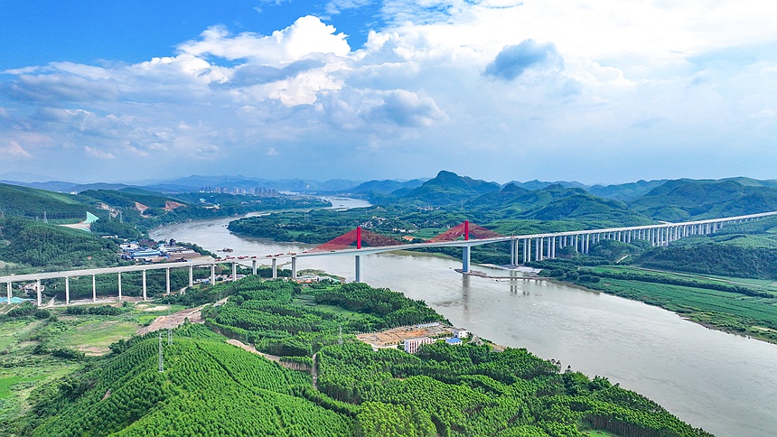 培森柳江特大橋。廣西路建集團(tuán)供圖