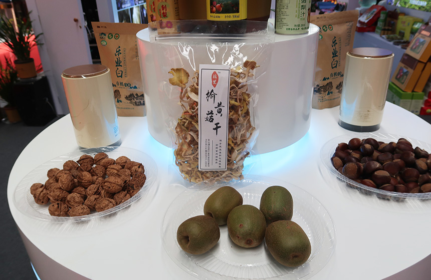 部分農(nóng)產(chǎn)品展示。黃紫玥攝