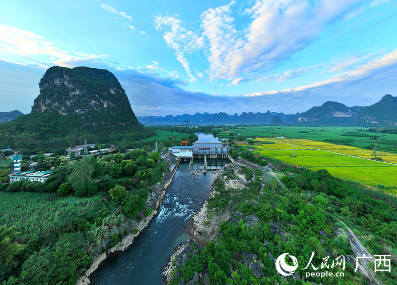 仲冬時節(jié)，大新黑水河風景如畫。人民網(wǎng) 付華周攝