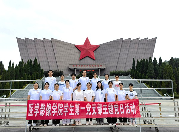 支部黨員到湘江戰(zhàn)役紀念館開展主題黨日活動。韋大川攝