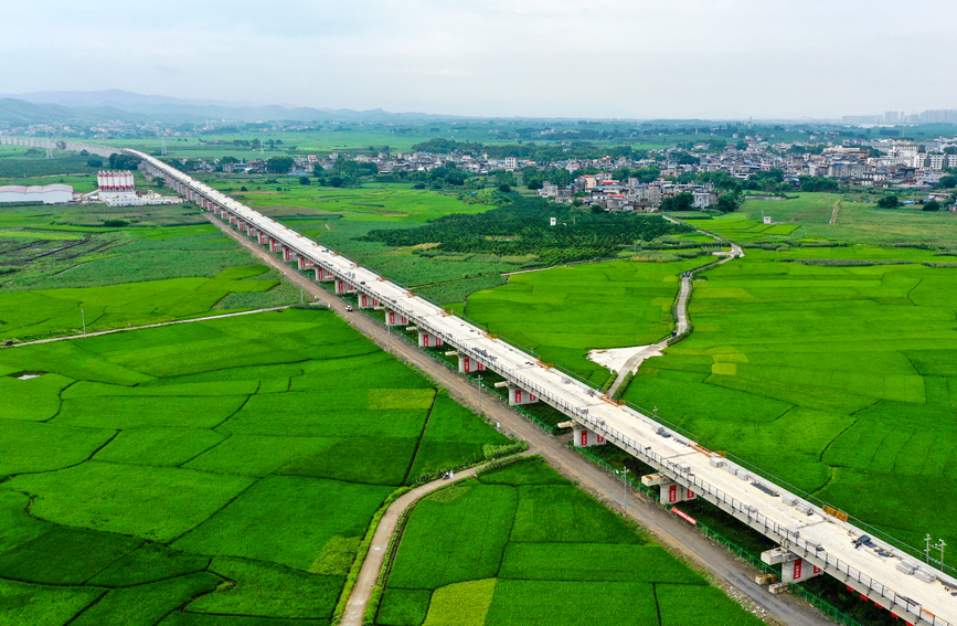 柳梧鐵路平田跨柳北高速特大橋