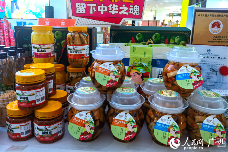 產(chǎn)品展示。人民網(wǎng)記者陳燕攝