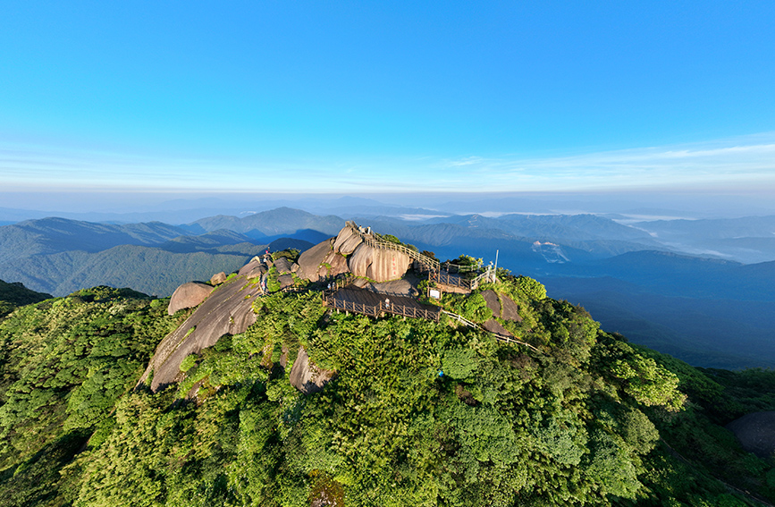 貓兒山美景如畫。人民網(wǎng) 付華周攝