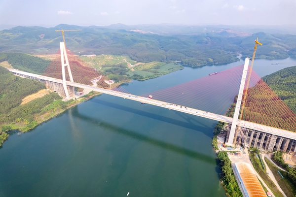 武宣黔江特大橋全橋。陳洪安攝