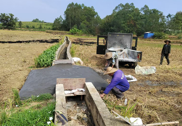 產(chǎn)業(yè)路修建中。